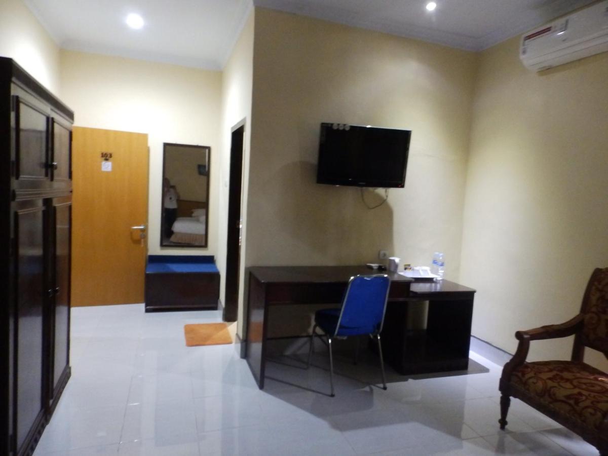Bahari Family Hotel Bitung Bagian luar foto