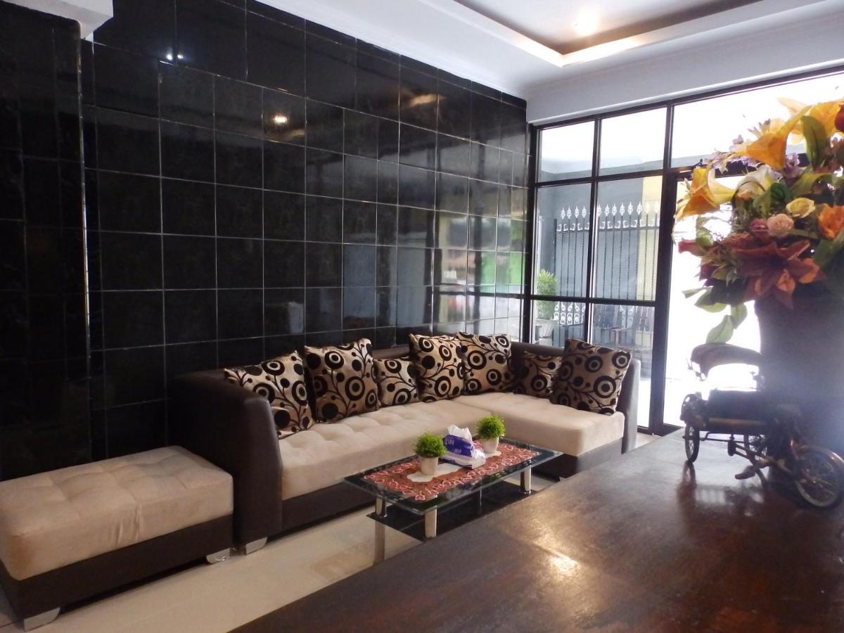 Bahari Family Hotel Bitung Bagian luar foto